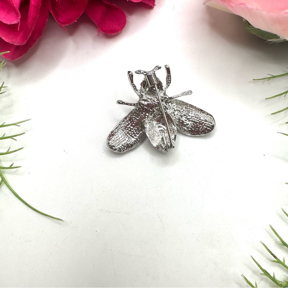 NEW⚜️Bumble Bee Crystal Embellished Brooch - Picture 3 of 6
